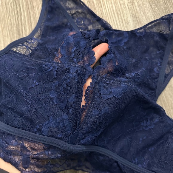 NEW| Lace Bralette - Picture 4 of 4